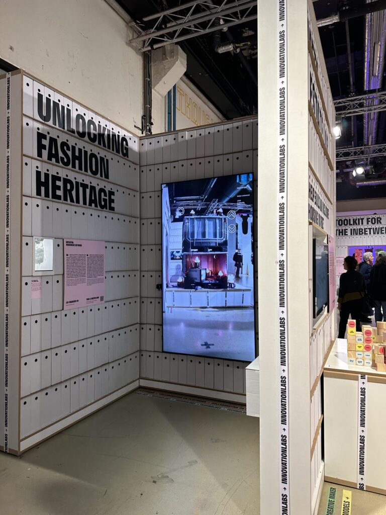 passpiegel-booth-DDW-okt-2023-scaled